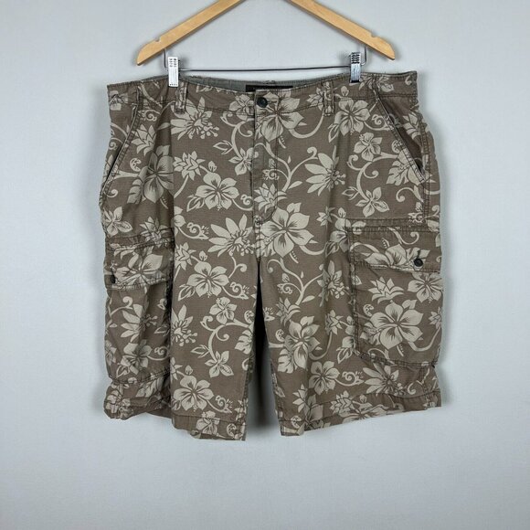 Old Navy Surplus Cargo Shorts Mens 42 42x11.5 Green Gray Hawaiian‎ Floral Cotton - Picture 1 of 13